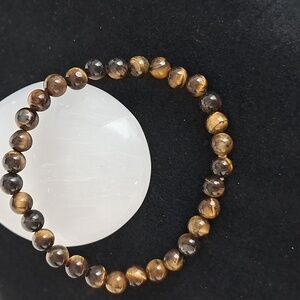Tigers Eye Natural Crystal Stone Stretchy Bracelet. 6MM Bead Size.‎